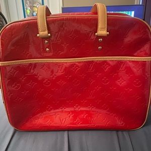 LOUIS VUITTON MONOGRAM VERNIS TOTE. Broken strap